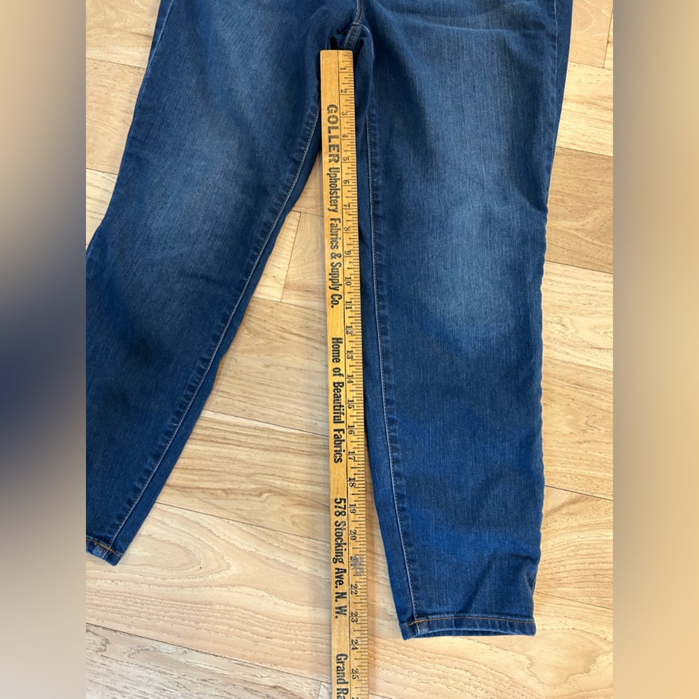 Talbots pull on jeans size 4 - Picture 6 of 7